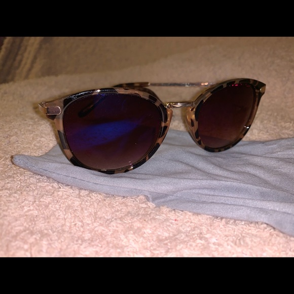 Assorted J. Crew sunglasses - Picture 5 of 5